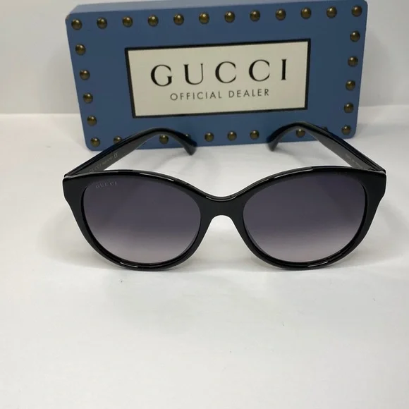 GUCCI GG0631S 001 round sunglass comes black frame with grey  display picture 3